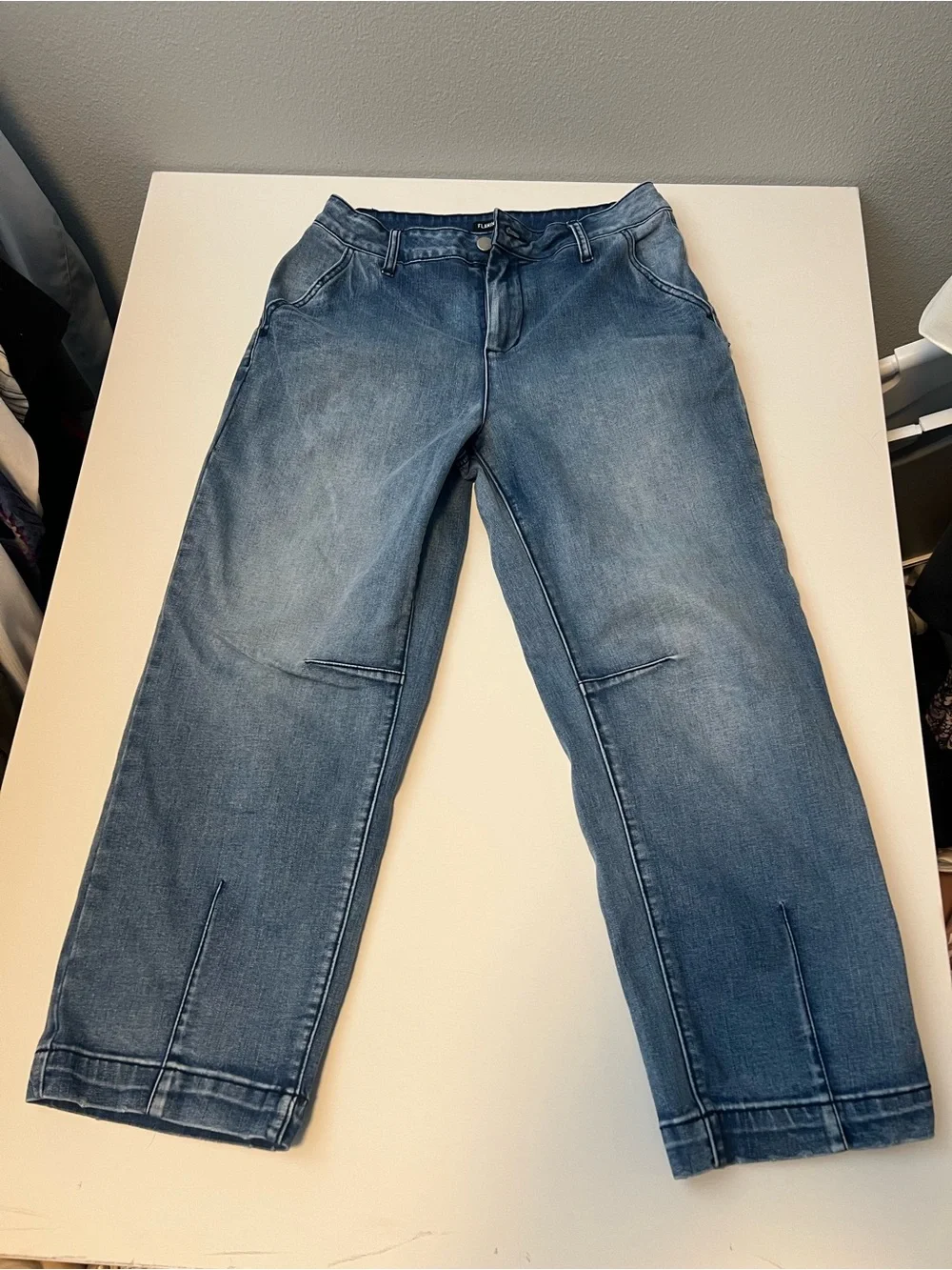 Cropped Women's Ankle Jeans in Medium Blue Wash